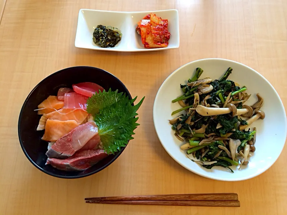 刺身丼、しめじと舞茸と春菊のポン酢炒め|ntさん