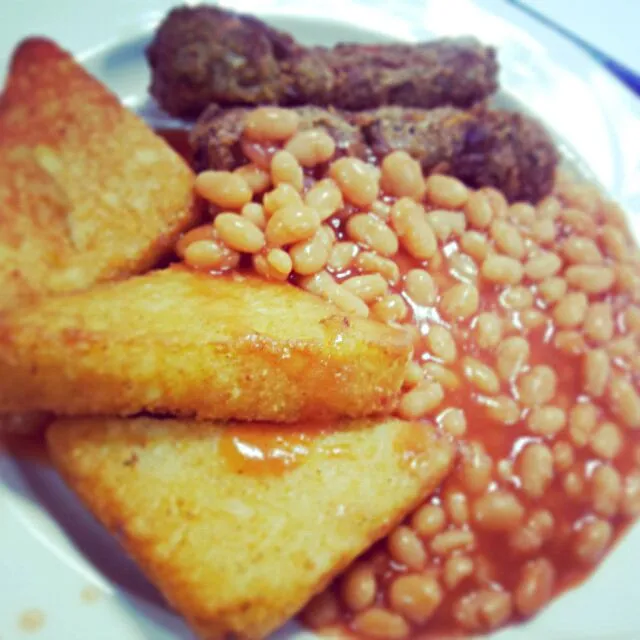 Hashbrowns with beans and veggie sausage.|Robbishさん