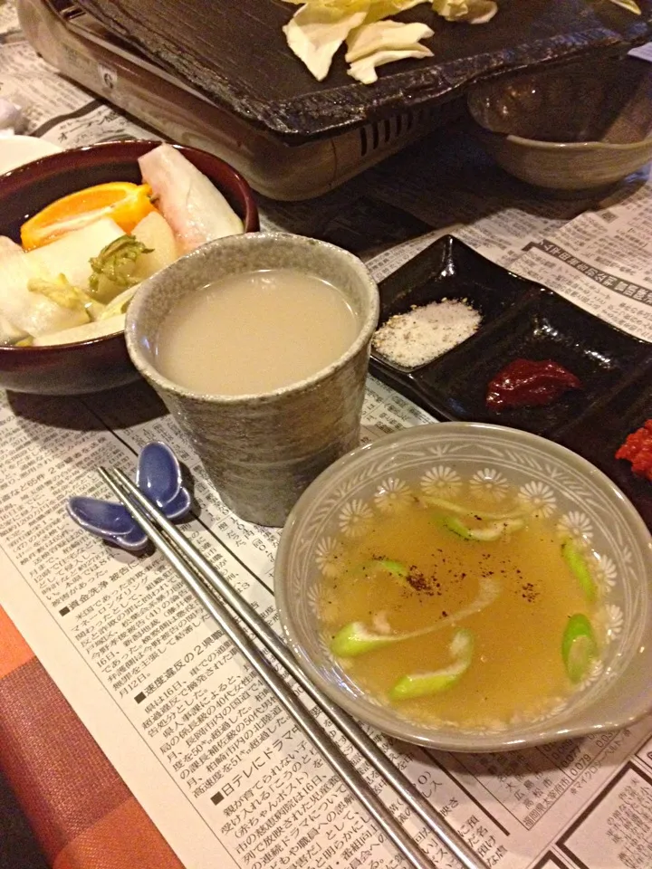 Snapdishの料理写真:黒豆のマッコリ＆参鶏湯スープ＆水キムチ|hiroさん