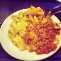 Snapdishの料理写真:Mac n Cheese with beans and chips|Robbishさん