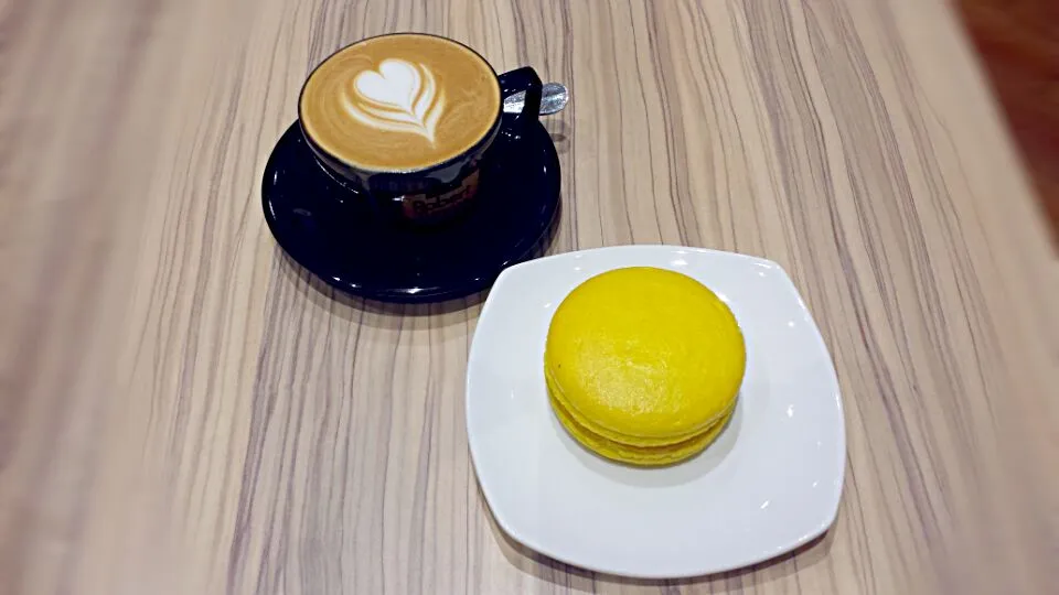 Cappuccino and Mango Macaron|Joycelynさん