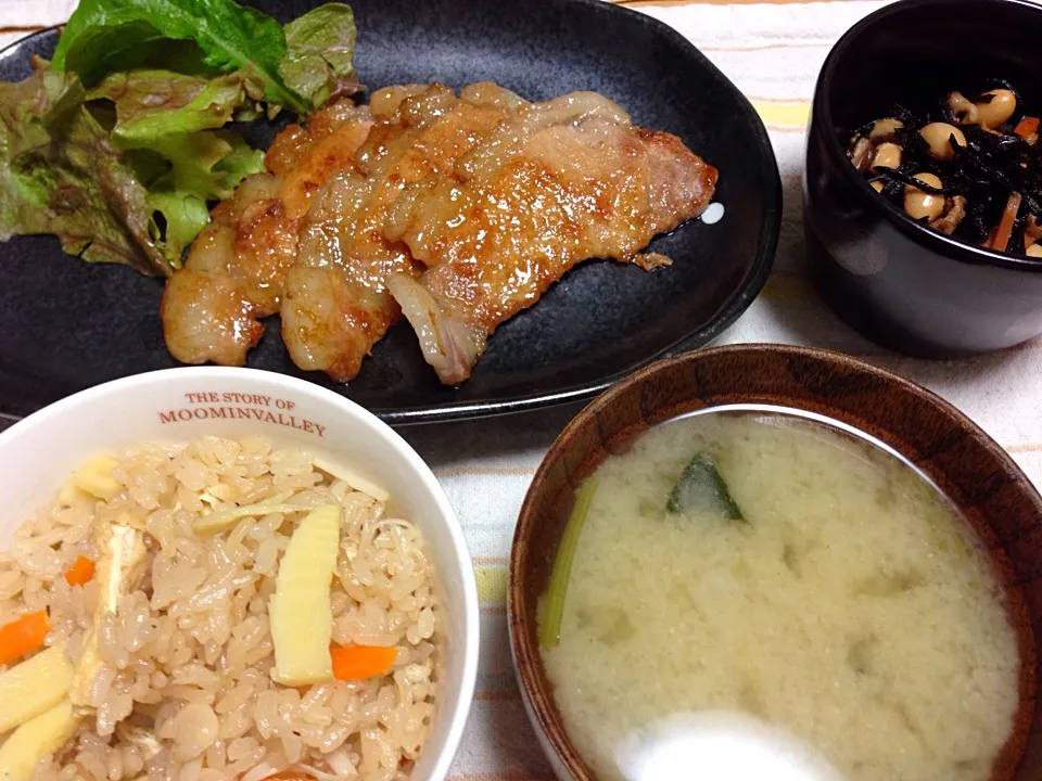 Snapdishの料理写真:筍炊き込みご飯 豚の生姜焼き|マキさん