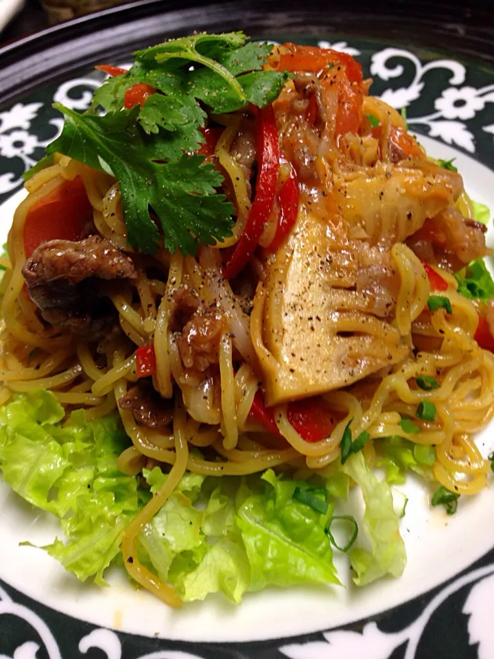 Snapdishの料理写真:牛肉とトマトのピリ辛和え麺筍入り♪|ちーちさん