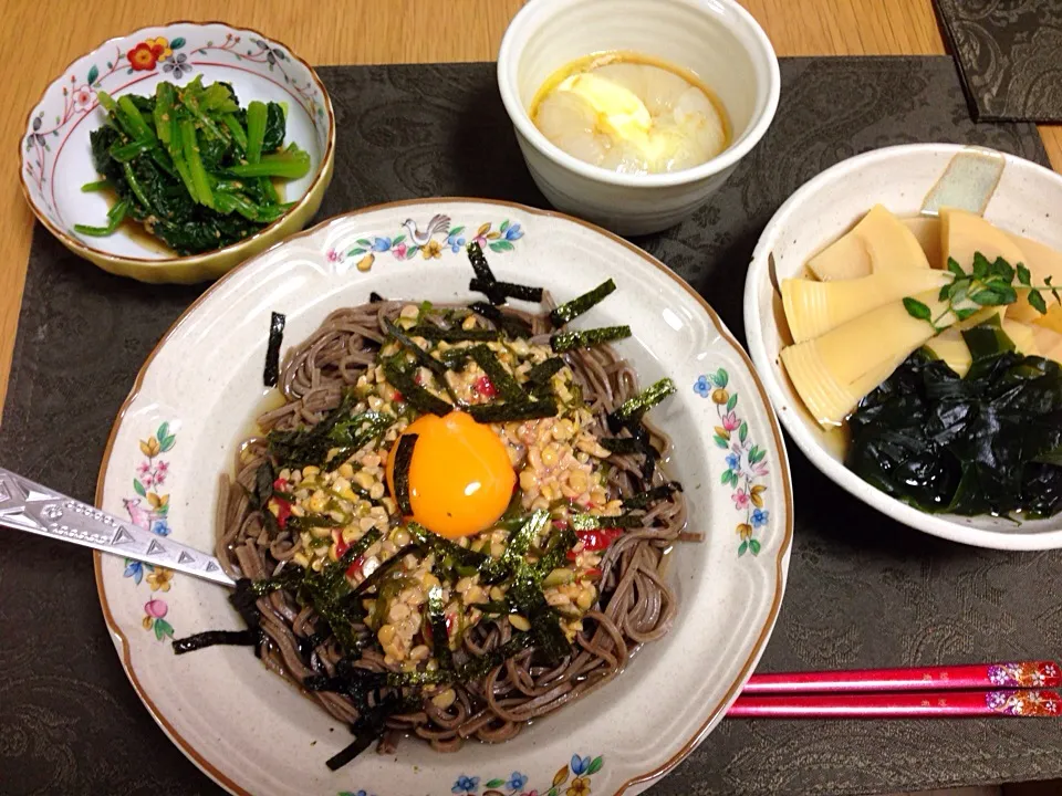 ねばトロ蕎麦、若竹煮、ほうれん草の胡麻和え、チン玉w|Angie44さん