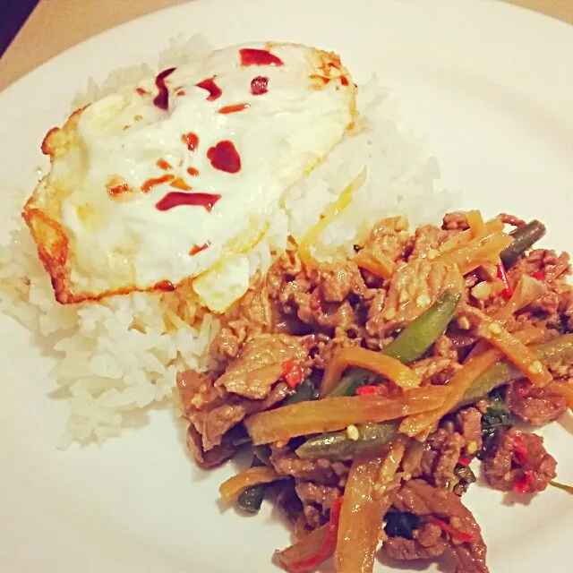 Pun Kra Pao Beef.kai dao( Stir fried Basil Beef & Fried Egg)|Joey Tavares Limさん