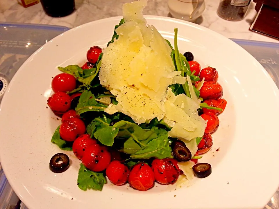 ROCKET SALAD WITH ROASTED BALSAMIC TOMATOES|Alex Smooth @ Gourmet deli (Siam Paragon)さん