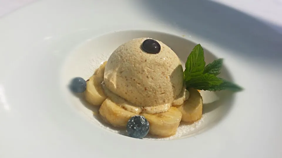 Semifreddo all'amaretto con banane caramellate|Roberto Anesiさん