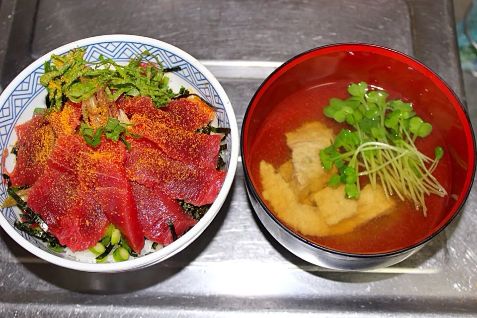 鉄火丼セット 三崎のマグロで作りました|さくたろうさん