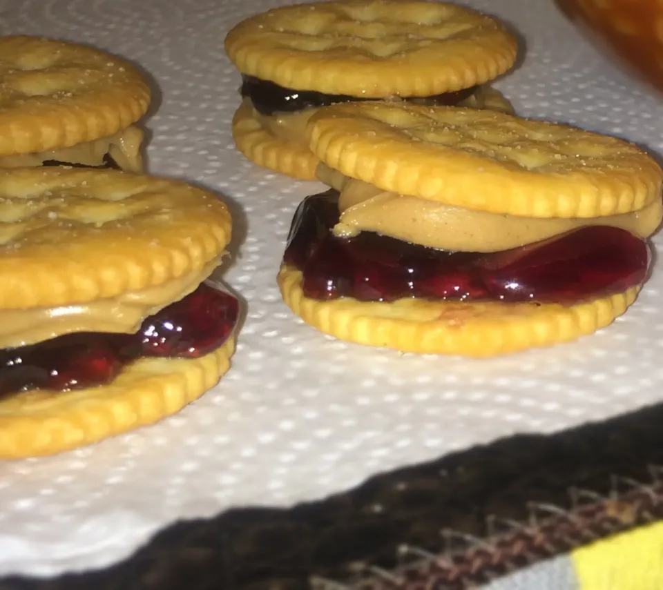 PBJ Ritz Crackers|FoodManOnWheelzさん