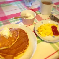 普通のホットケーキとチーズオムレツ|tnkさん