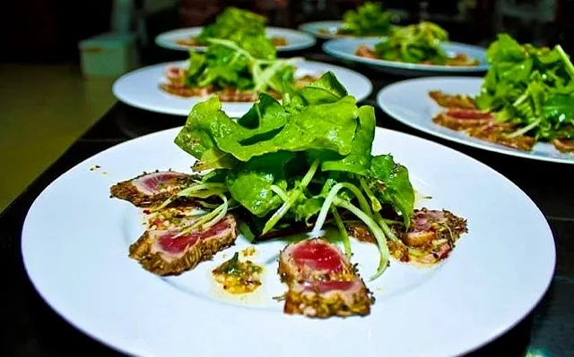 Tuna carpaccio w/ lemon parsley vinagratte|s●tさん