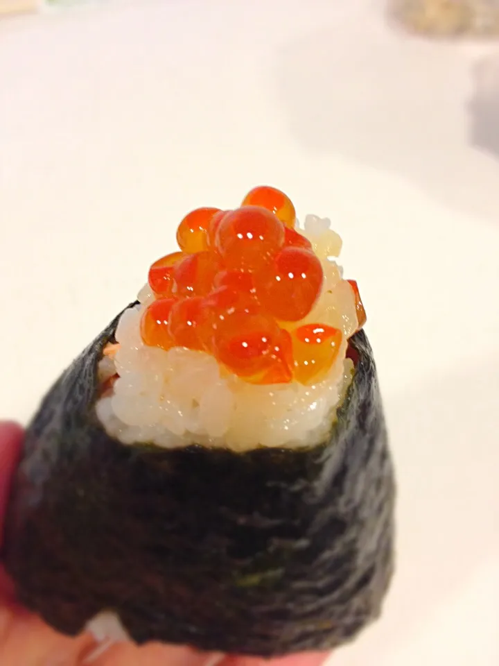 Snapdishの料理写真:Ikura & salmon onigiri|Yayoweさん