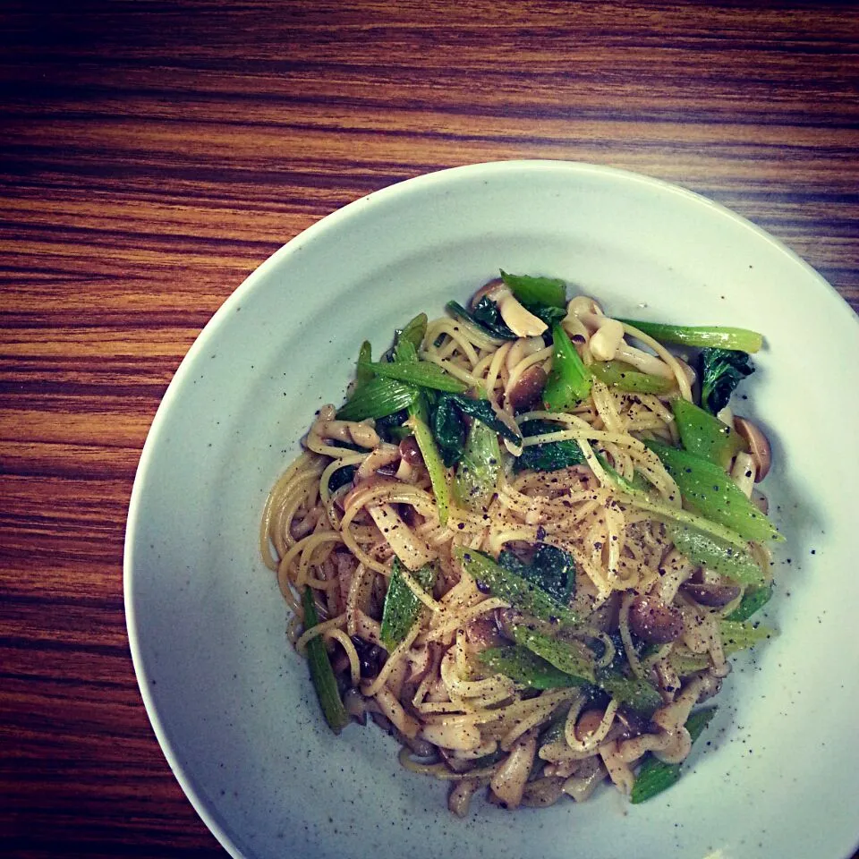 セロリとキノコの和風パスタ🍝|はーさん