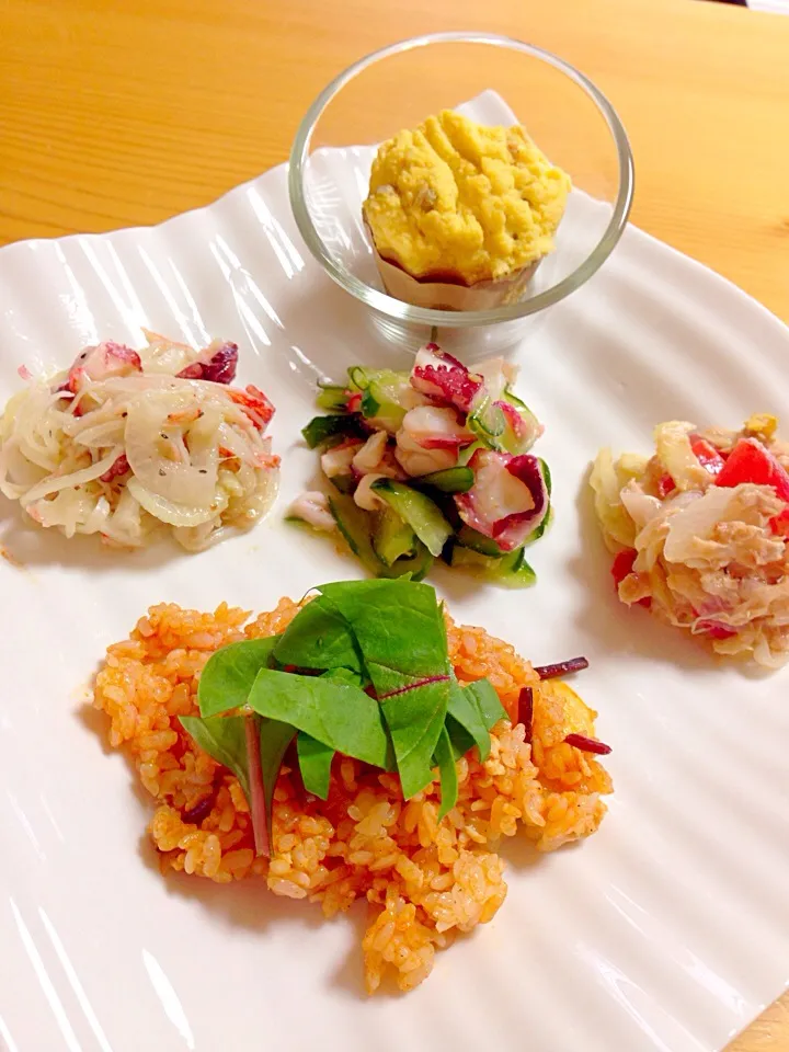 Snapdishの料理写真:今日のヘルシーランチ♡オムライスの残りのチキンライス♡デザートはヘルシーマフィン♡|あいさん