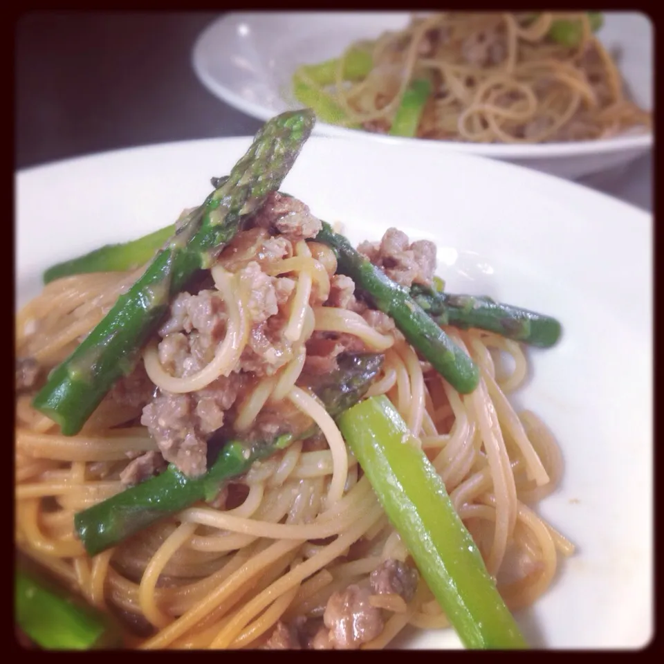 アスパラと粗挽肉のスパゲッティ🇮🇹味噌仕立て🇯🇵|ヲルカさん