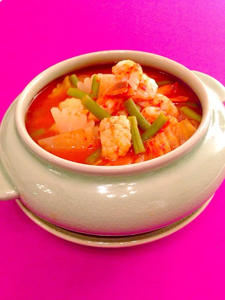 แกงส้มกุ้งผักรวม (Sour soup with prawn and mixed vegetables)|Pakamasさん