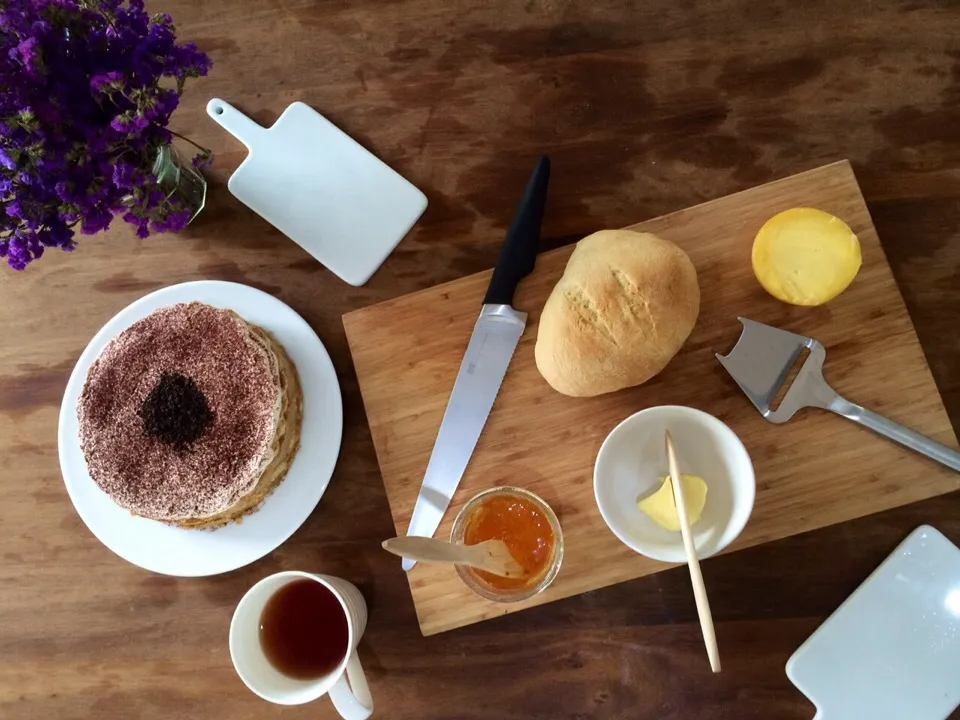 Banoffee pie and home baked bread|pragyaさん