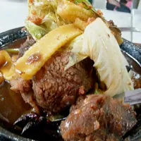 Snapdishの料理写真:sizzling bulalo steak|Camille Briosoさん