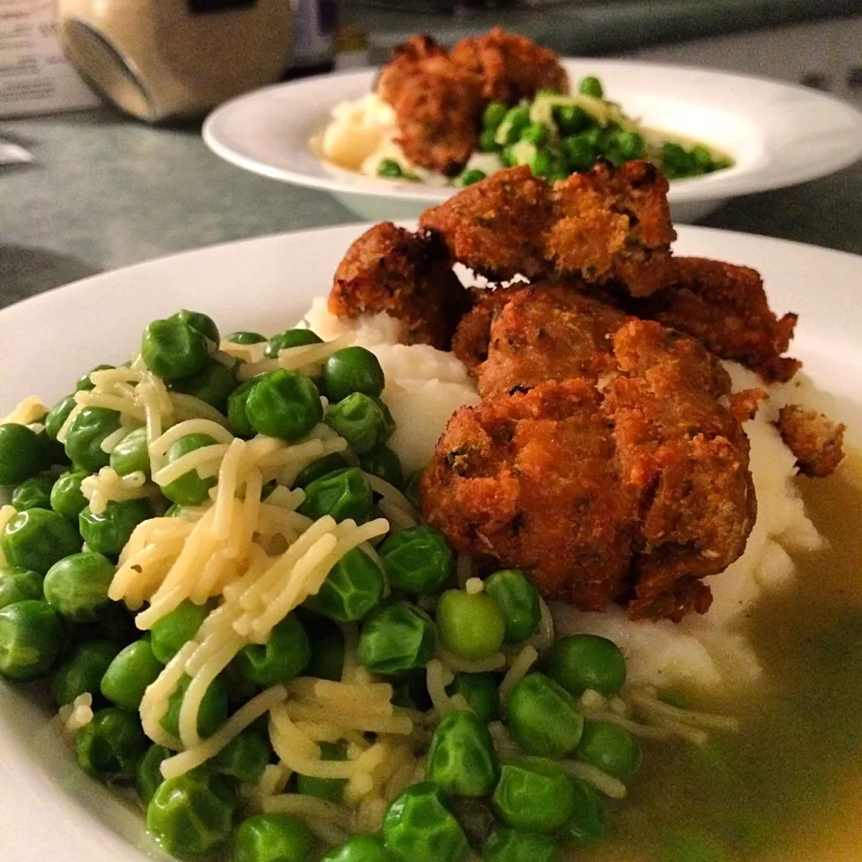 Chicken and Garlic Meatballs with Parmesan Mashed Potatoes and Vermicelli Peas in a Brown Butter Broth.|Rachelle Elise Etienne Breidenbachさん