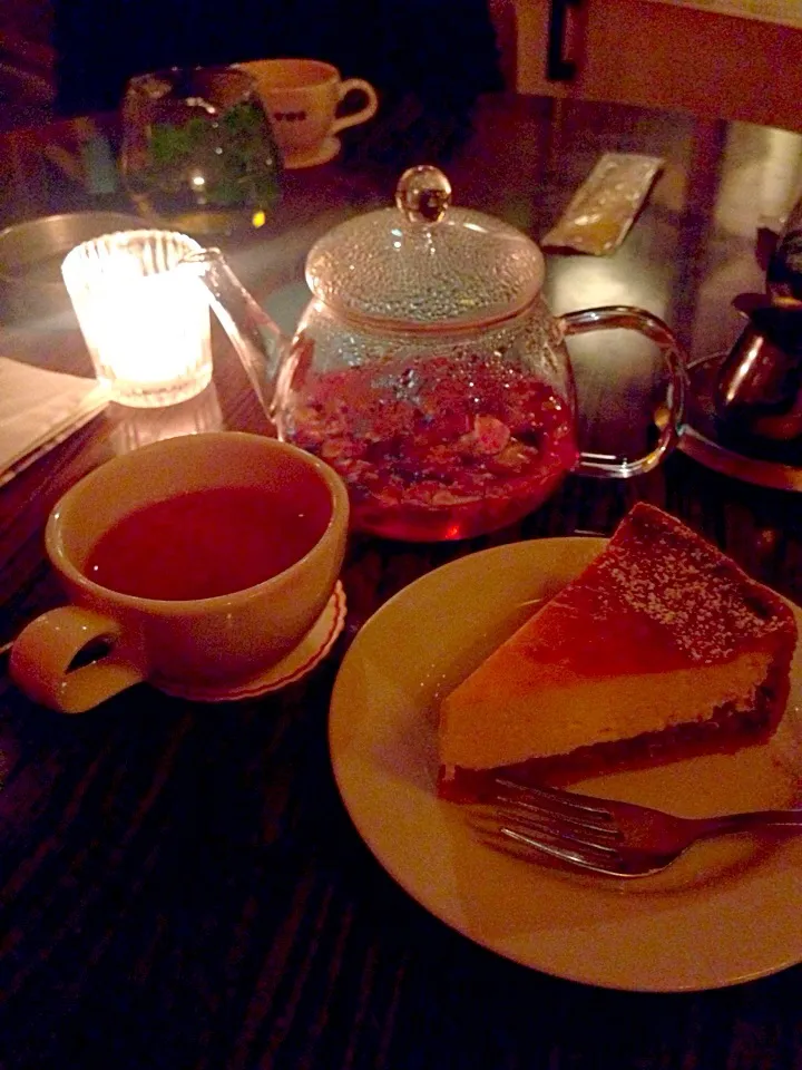 Snapdishの料理写真:Rose hip tea and apple cheese cake at lotus :)|Kumigarさん