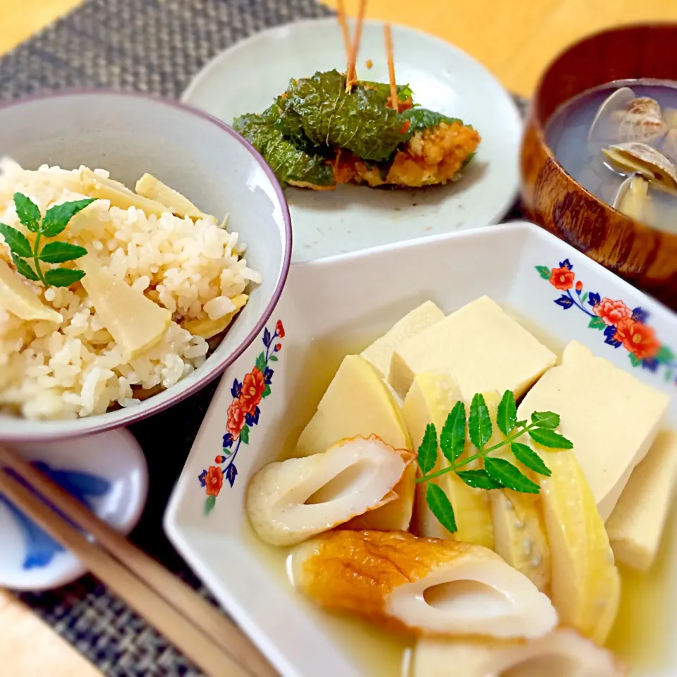 合馬の筍で炊き込みご飯に高野豆腐との煮物、鶏ミンチの大葉揚げ、アサリのお吸い物。|keikoさん