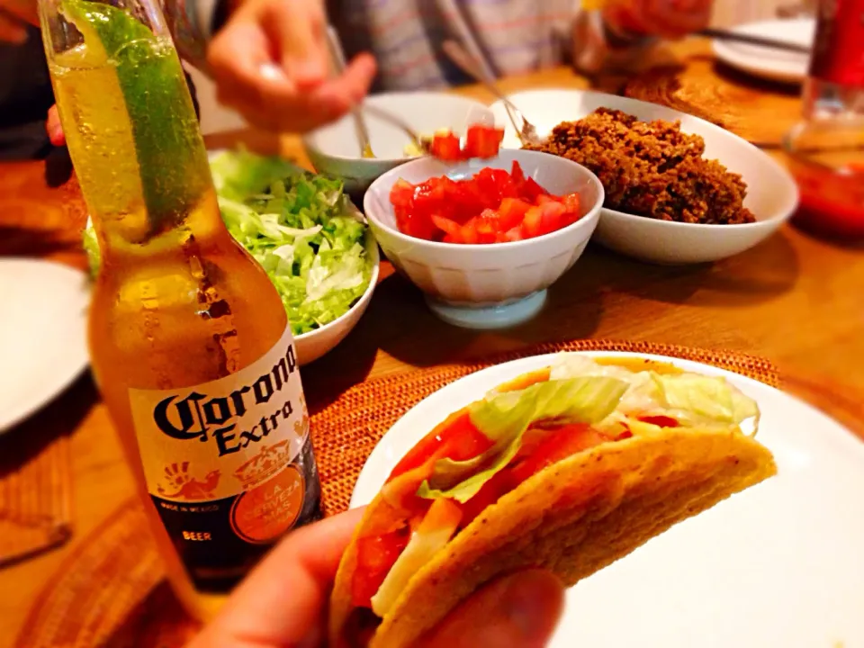 Snapdishの料理写真:🌵コロナビールとタコスCorona Extra Beer & Tacos|ピロさん