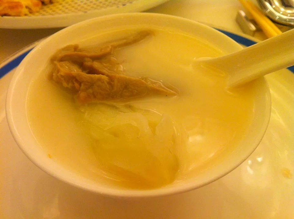 Double-boiled pig's lung soup with almond juice|skyblueさん