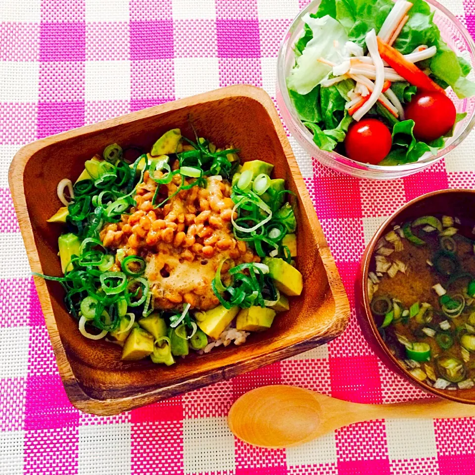 Snapdishの料理写真:納豆アボカド丼|natsuさん