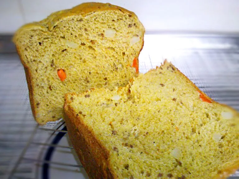 groundmeat & potato & carrotのcurrybread|Kenichi Chibaさん