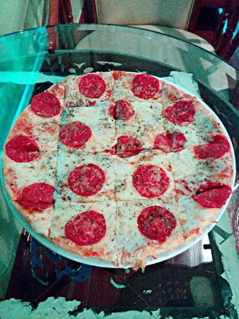 Snapdishの料理写真:pepperoni pizza for dinner tonight.|Tin Beroinさん