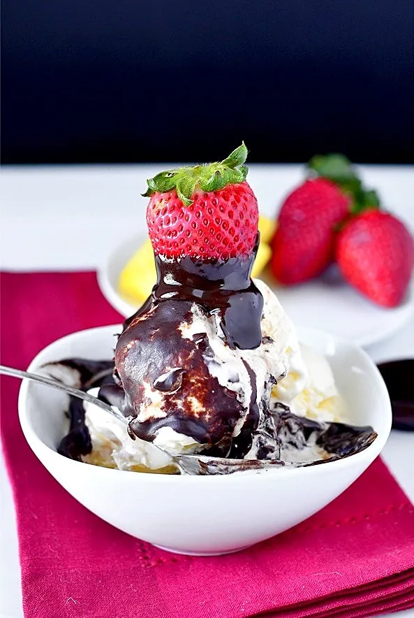 Hot fudge sauce Ice Cream 🍓|desireeさん