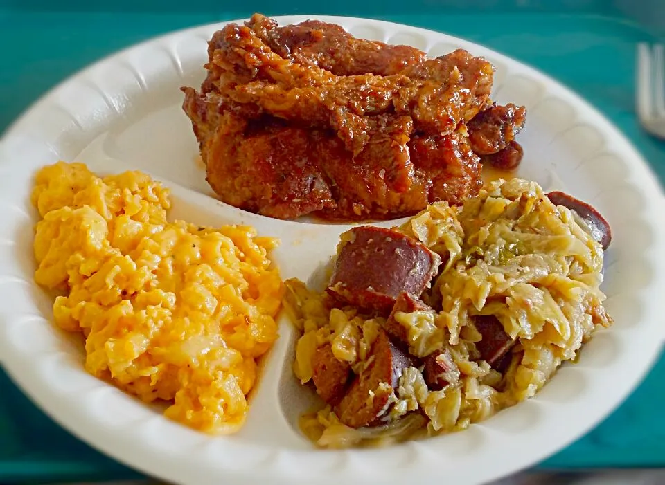 Barbecue spare ribs macaroni and cheese ,cabbage season with Cajun sausage|christl babcockさん