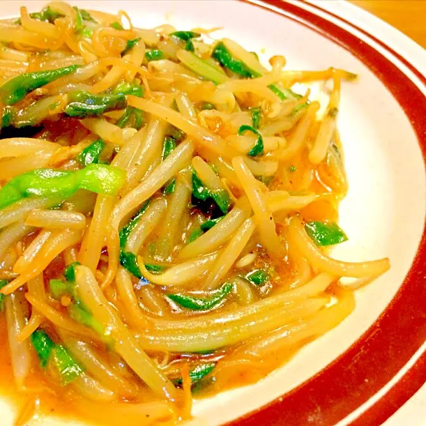 もやしとニラの炒め物で夕食(🍚|かずみさん