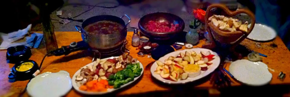 Snapdishの料理写真:Beef Broth Fondue|Cassandra Hooperさん