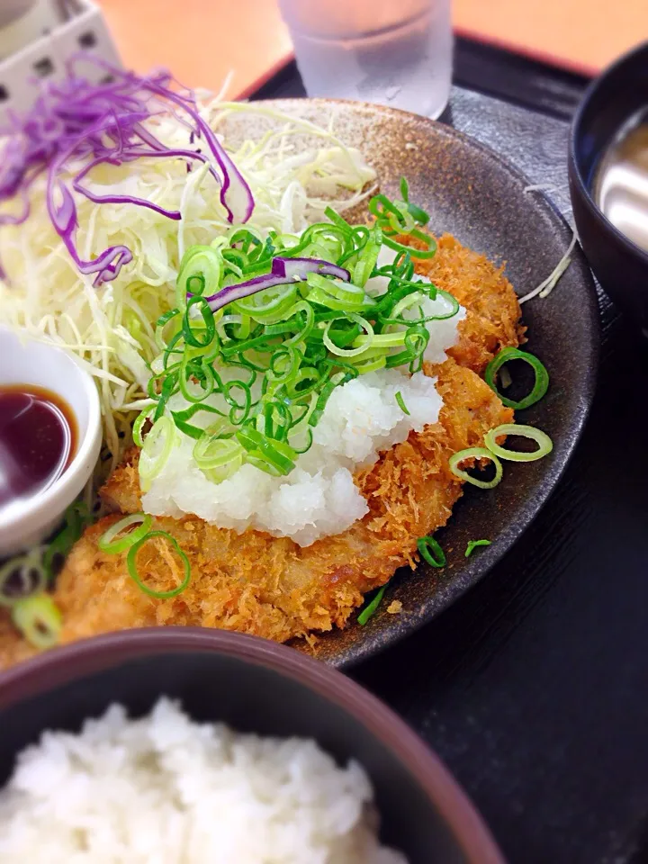 Snapdishの料理写真:おろしロースカツ定食(¥500)|田部 歩（たべ あゆむ）さん