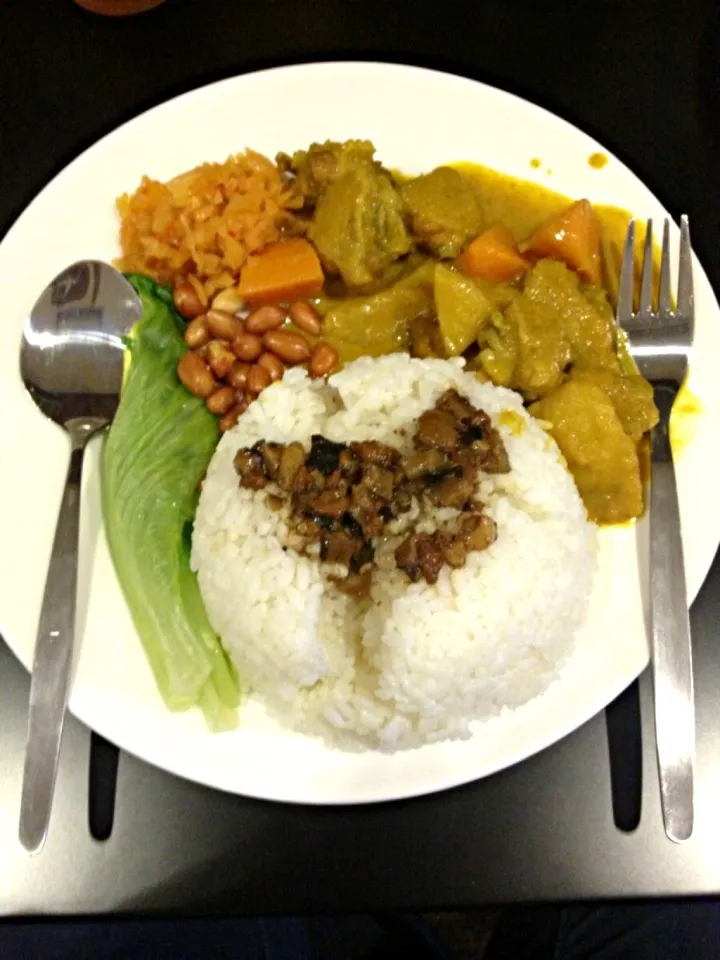 Snapdishの料理写真:แกงกระหรี่ไก่ 咖喱鸡肉|nananokさん