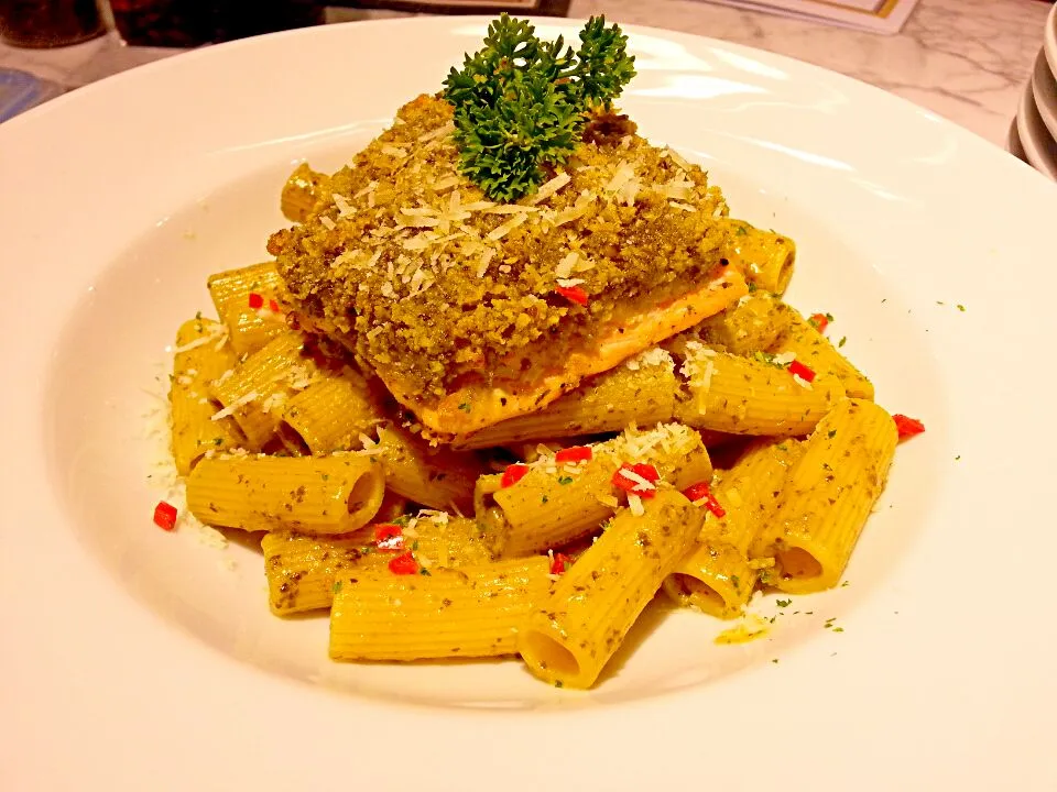 Regatoni pesto with baked crusted salmon|Alex Smooth @ Gourmet deli (Siam Paragon)さん