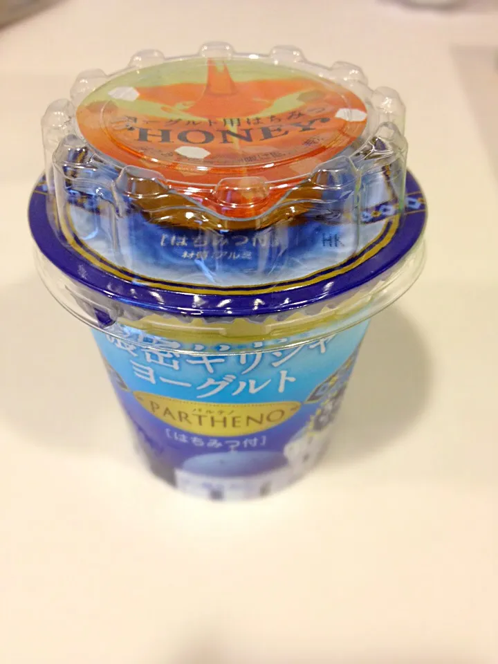 Greek yogurt with honey🐝|Yayoweさん