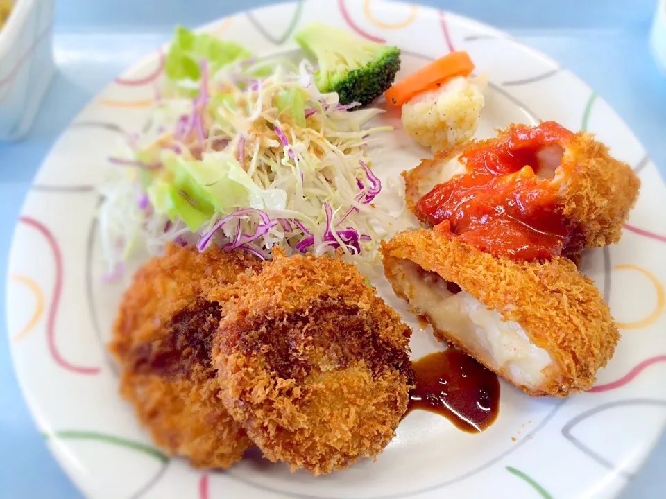 カニクリームコロッケ、トマトソースとチキンカツ|なるさんさん