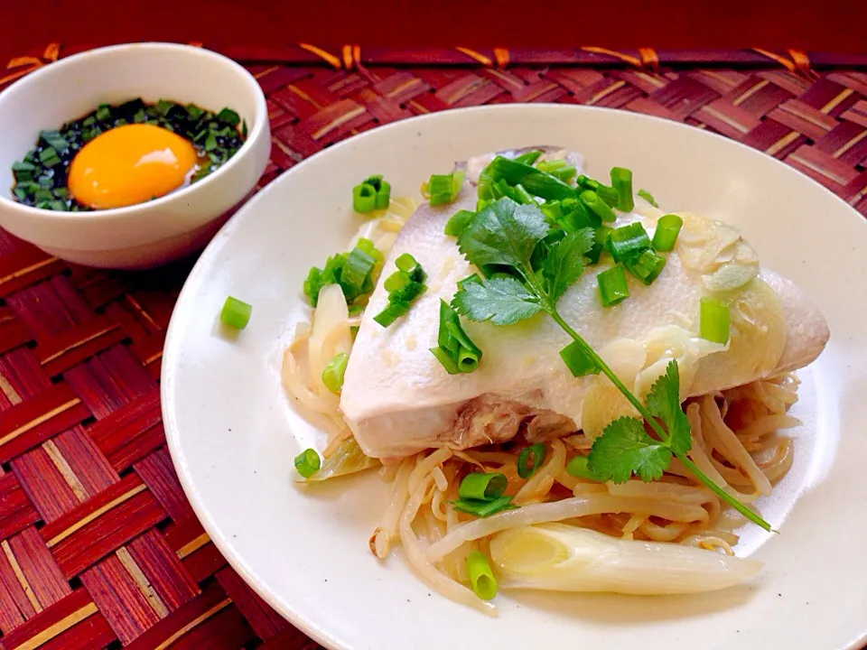 Steamed yellowtail w/chinese chive soy sauce♨️鰤かまのさっぱり蒸し ニラ醤油で✌️|🌈Ami🍻さん