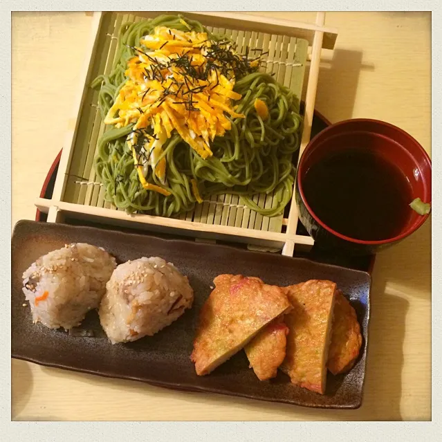 かやくご飯のおにぎり☆いただきものの春キャベツの平天☆茶そば꒰✪ૢꇵ✪ૢ꒱ෆ⃛ෆ⃛ೄ|とまこ(*^o^*)さん