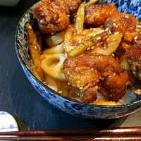 Snapdishの料理写真:蓮根、ごぼう、鶏竜田の甘酢たれ丼|Sayaka  Ozakiさん