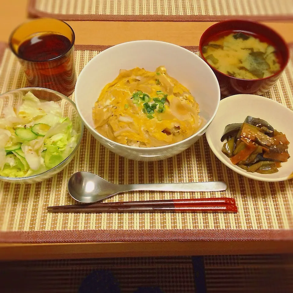 親子丼、茄子とピーマンの甘酢炒め、サラダ|はるさん