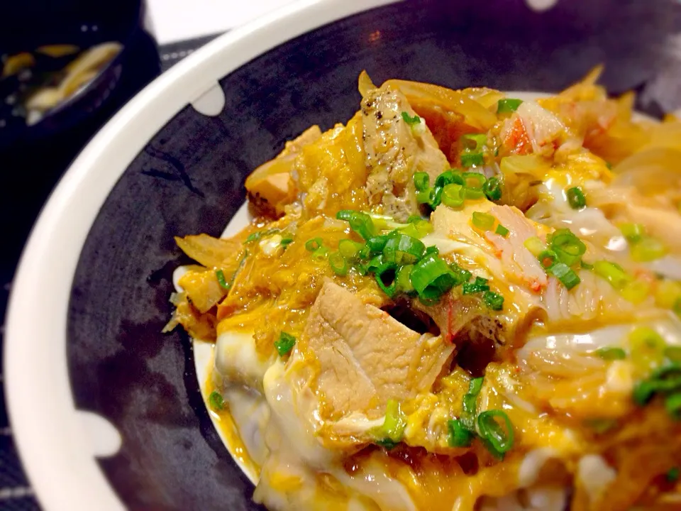 節約料理💓鶏ハムとカニカマの他人丼っ❗️😆|みほままこさん