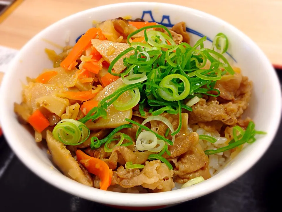 松屋の牛丼✨春のタケノコ大好き😆牛肉食べてパワーアップ👊👊👊|Tanni Kaさん