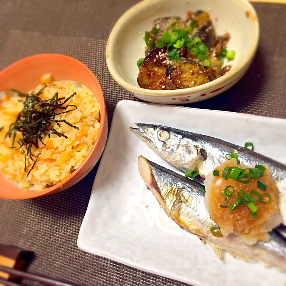 秋刀魚、茄子の味噌炒め、人参の炊き込みご飯|misakiさん