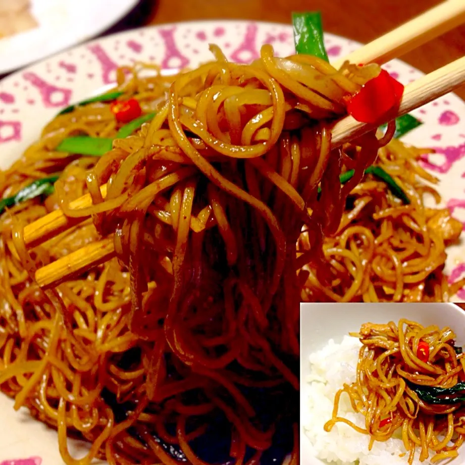 Snapdishの料理写真:オヤジ特製「辛口上海炒麺」からの〜ご飯乗せ！|TETSU♪😋さん