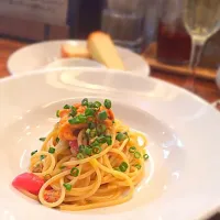 Snapdishの料理写真:北海道産 生ウニと小葱、プチトマトのパスタ〜♪