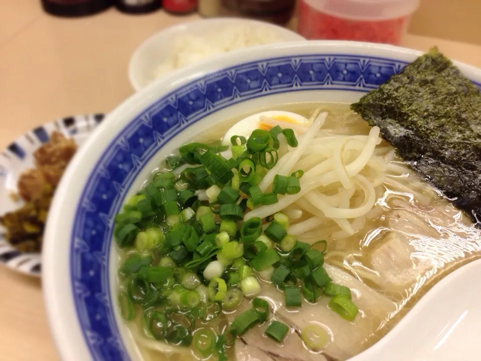 Aセット(ラーメン(直麺)+半ライス+高菜味付けチャーシュー)|sunさん