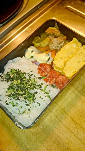 Snapdishの料理写真:パパ弁当

玉子焼き
ウインナー
ちくきゅう
野菜炒め|梨花さん